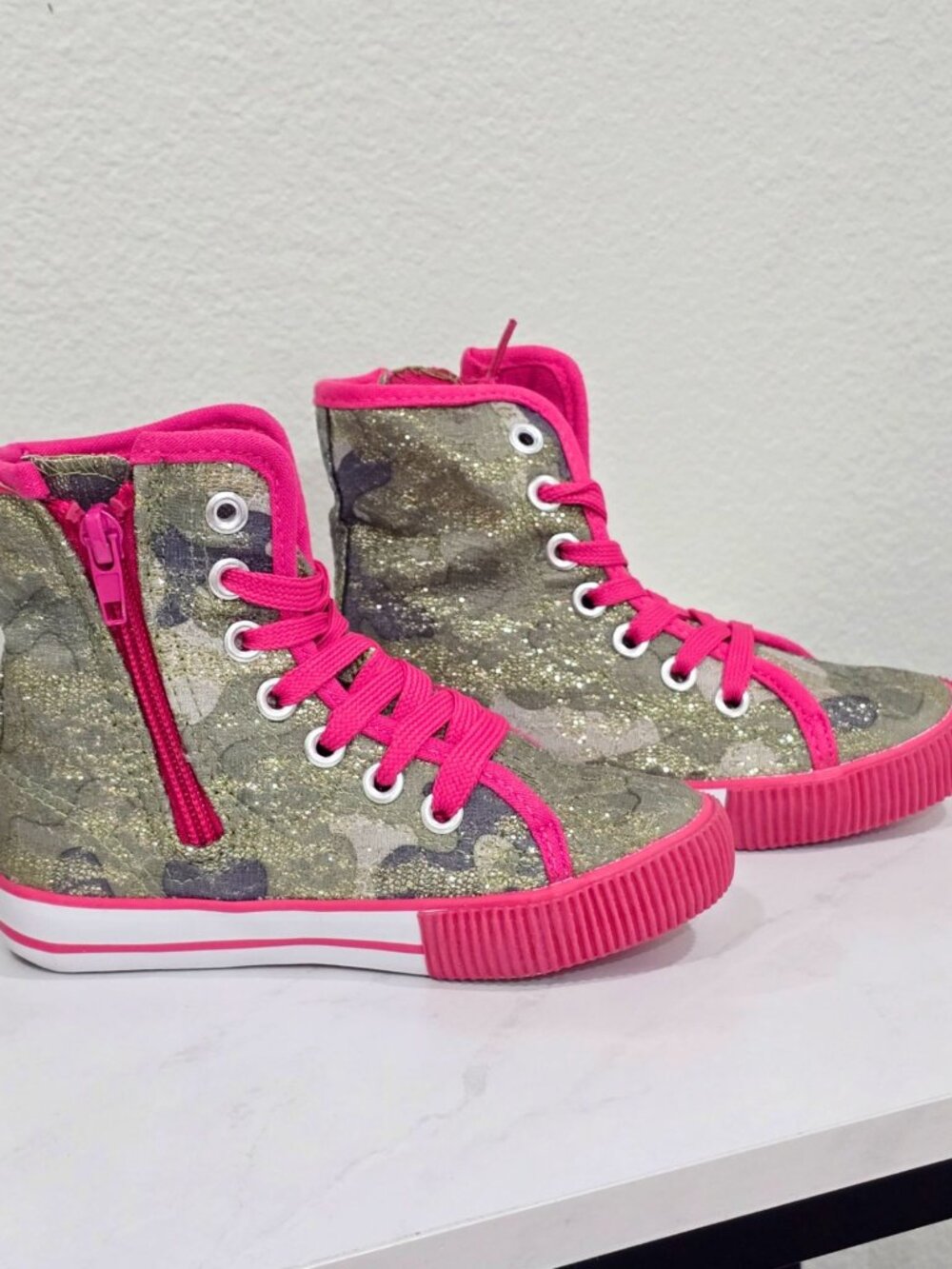 Fab Kids ✦ Camo Glitter High‑Top Sneakers ✦ Pink Accents Side Zip Lace‑Up 9 NWT - Picture 8 of 10